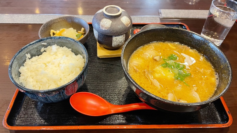 岡山県美作市の「彩菜茶屋」のレストラン・イートインで「しし汁定食」